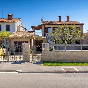 apartment-christina.pula-hotels.org/