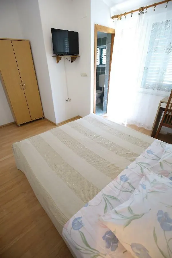 Apartment And Rooms Roko Zaglav 0*,