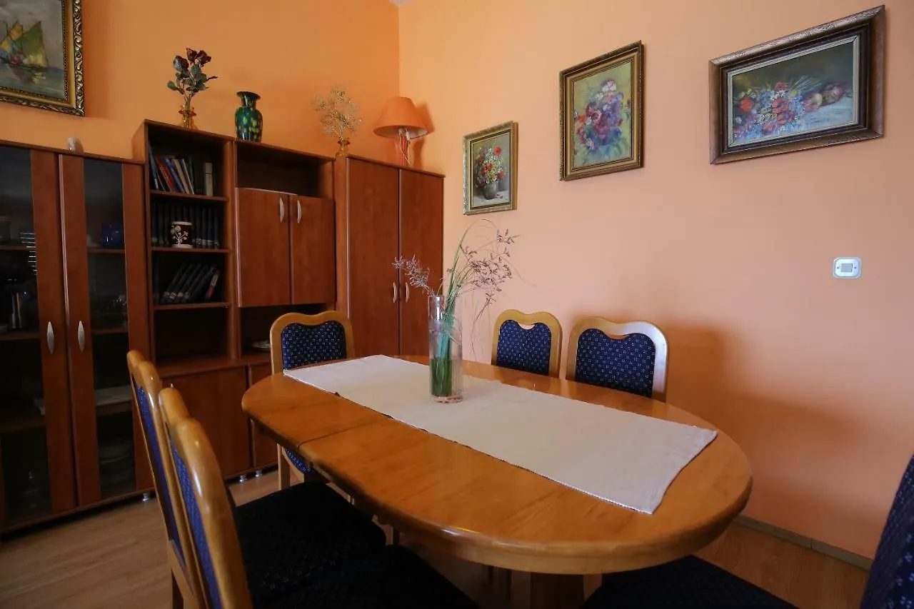 Apartment And Rooms Roko Zaglav