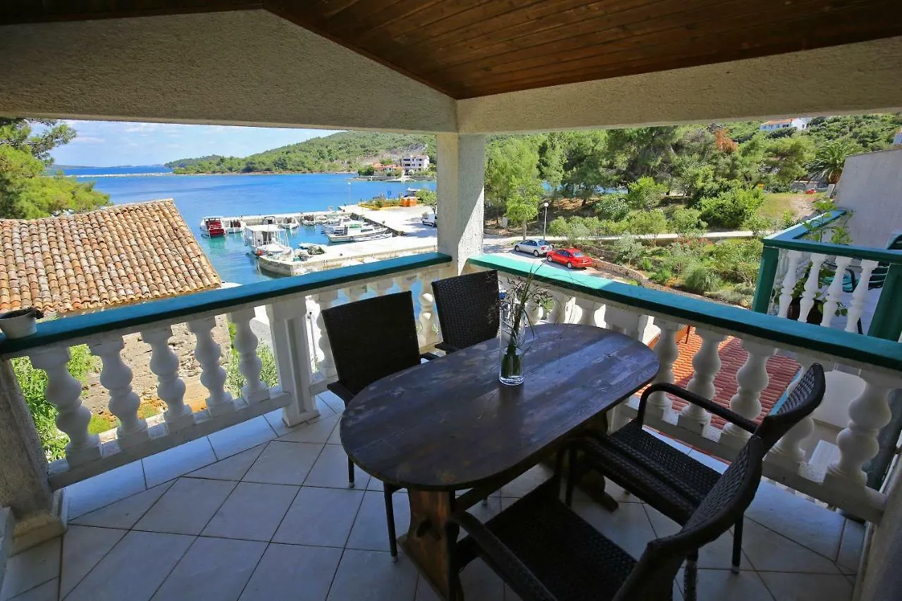 Apartment And Rooms Roko Zaglav Guest house