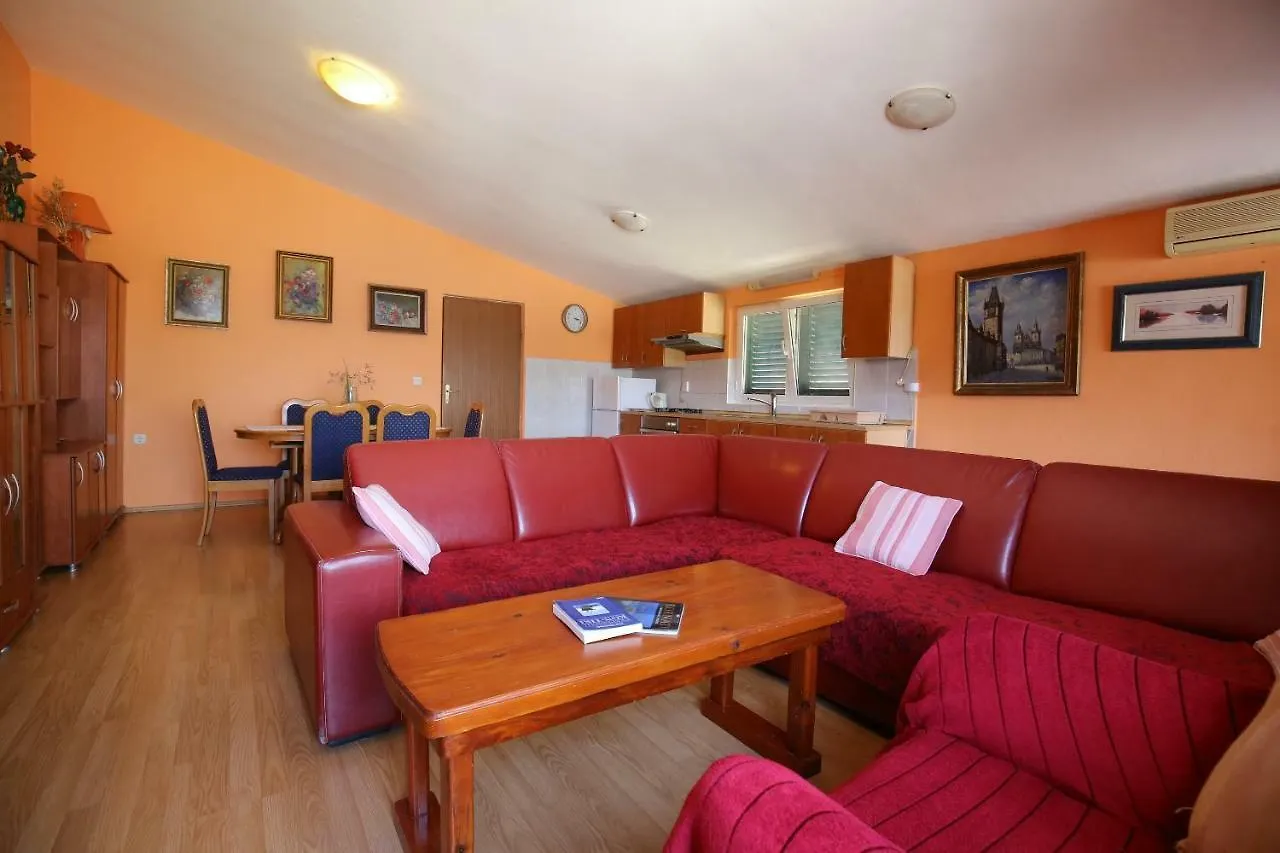 Guest house Apartment And Rooms Roko Zaglav