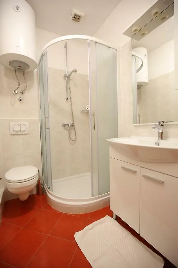 Guest house Apartment And Rooms Roko Zaglav