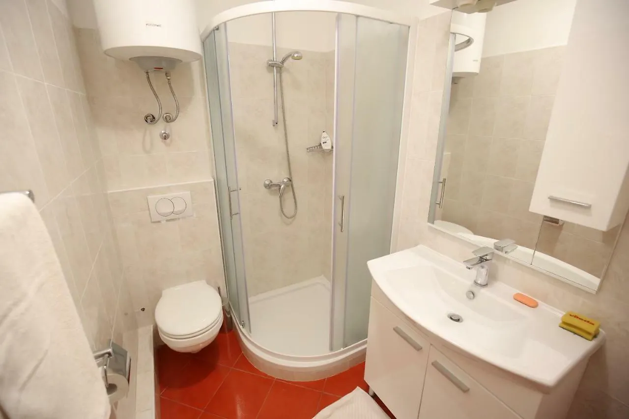 Apartment And Rooms Roko Zaglav 0*,