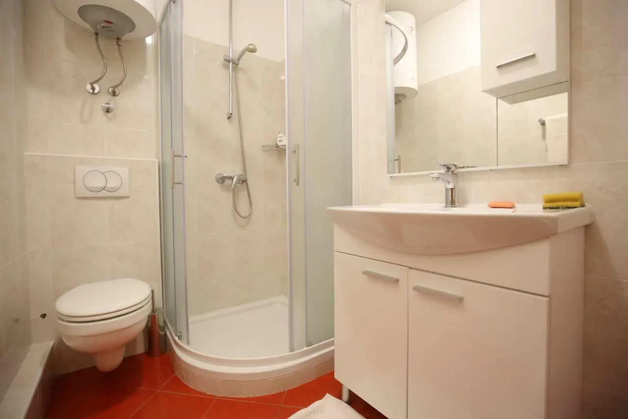 Guest house Apartment And Rooms Roko Zaglav