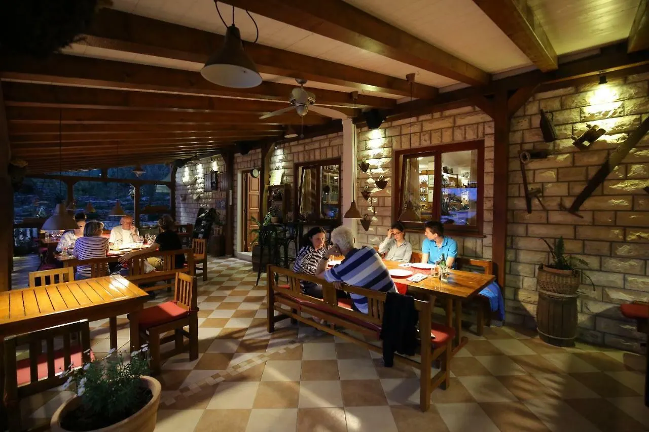 Apartment And Rooms Roko Zaglav Guest house