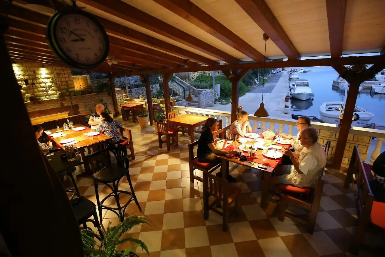 Apartment And Rooms Roko Zaglav Guest house
