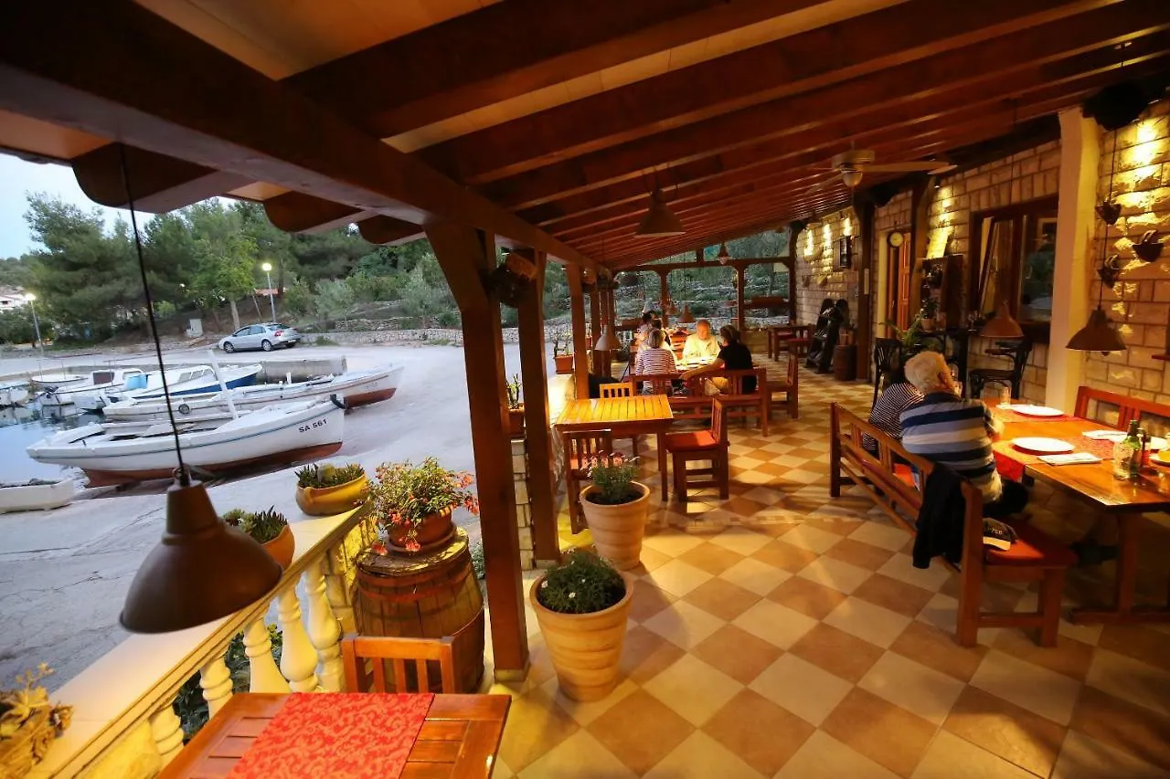 Apartment And Rooms Roko Zaglav Guest house