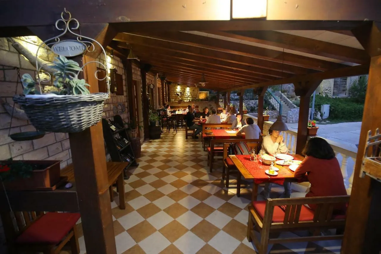 Guest house Apartment And Rooms Roko Zaglav