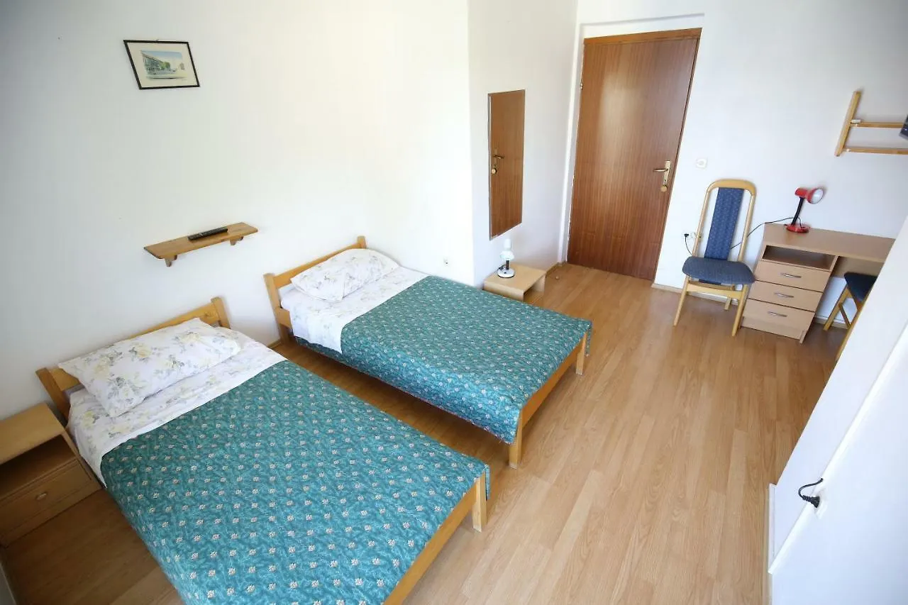 Apartment And Rooms Roko Zaglav